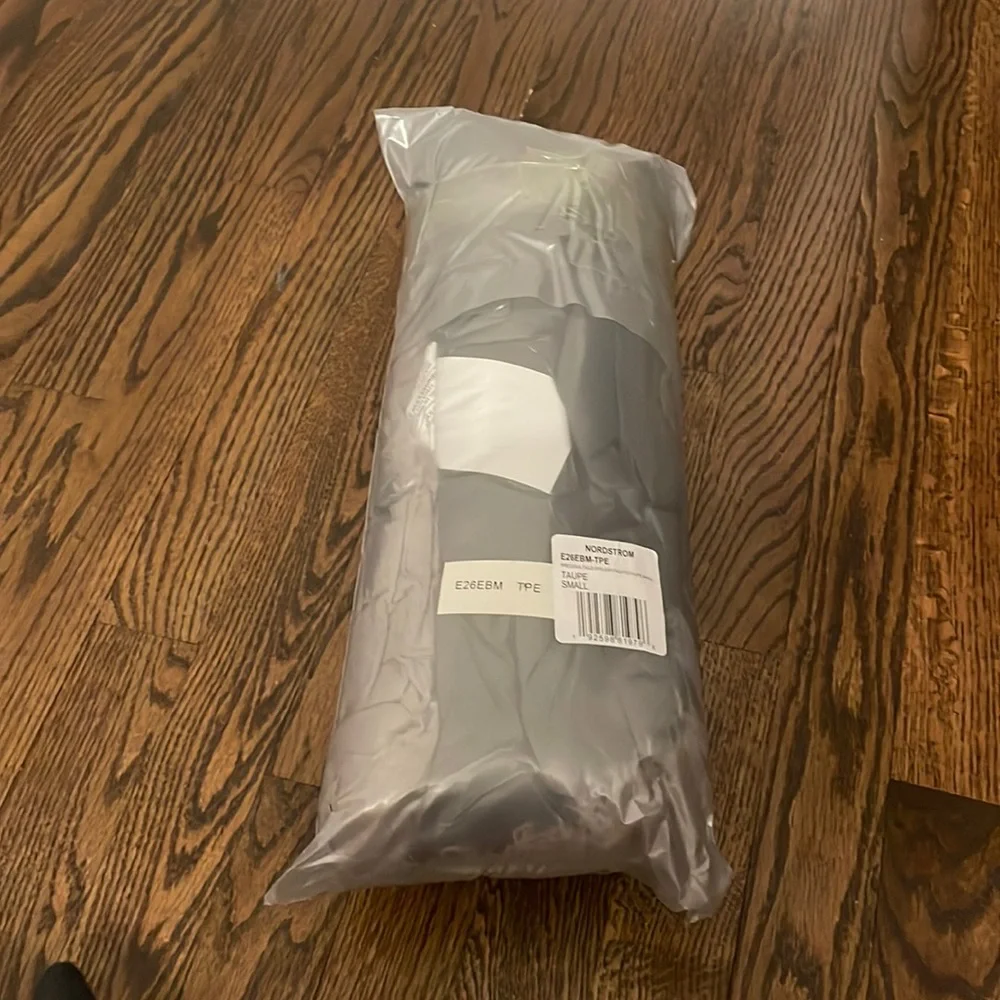 NWT! Precious Tails Eyelash Faux Fur Bed